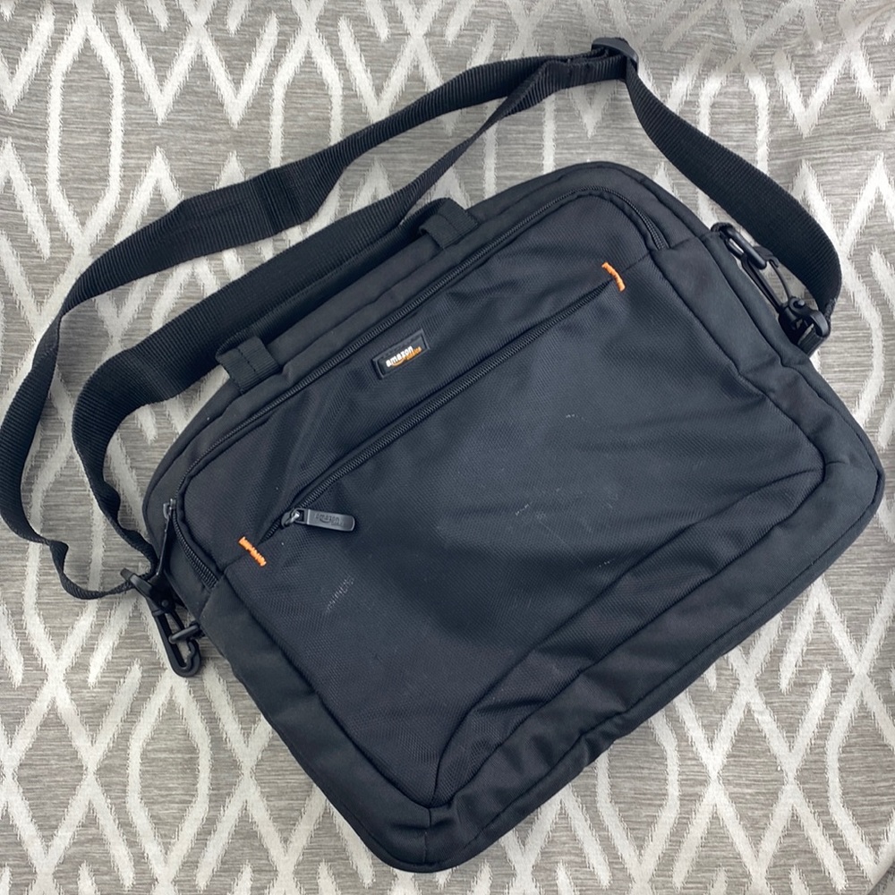 Amazon Basics Laptop Computer Case Two Compartment Shoulder Strap Black Small!